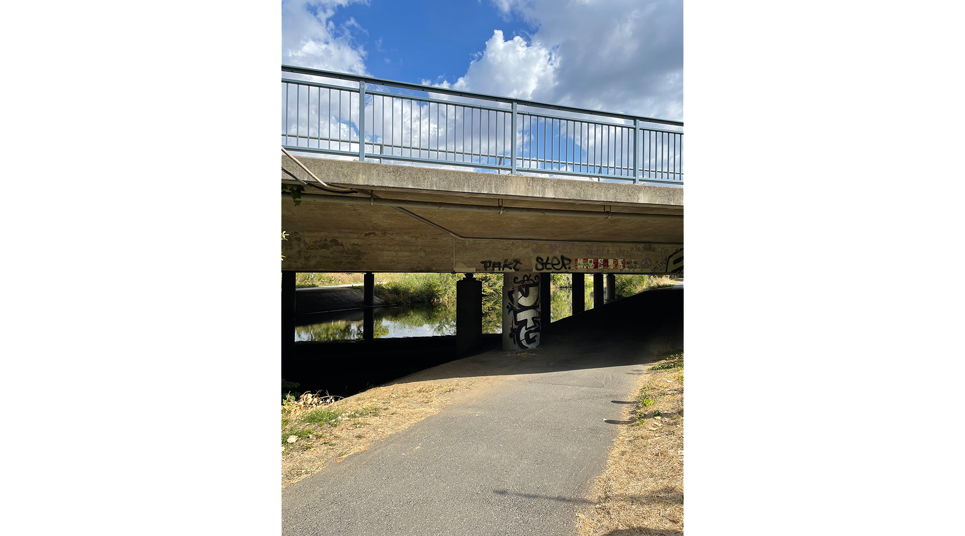 Fuß- und Radweg unter dem Westkreuz der BAB A 5/ A 648